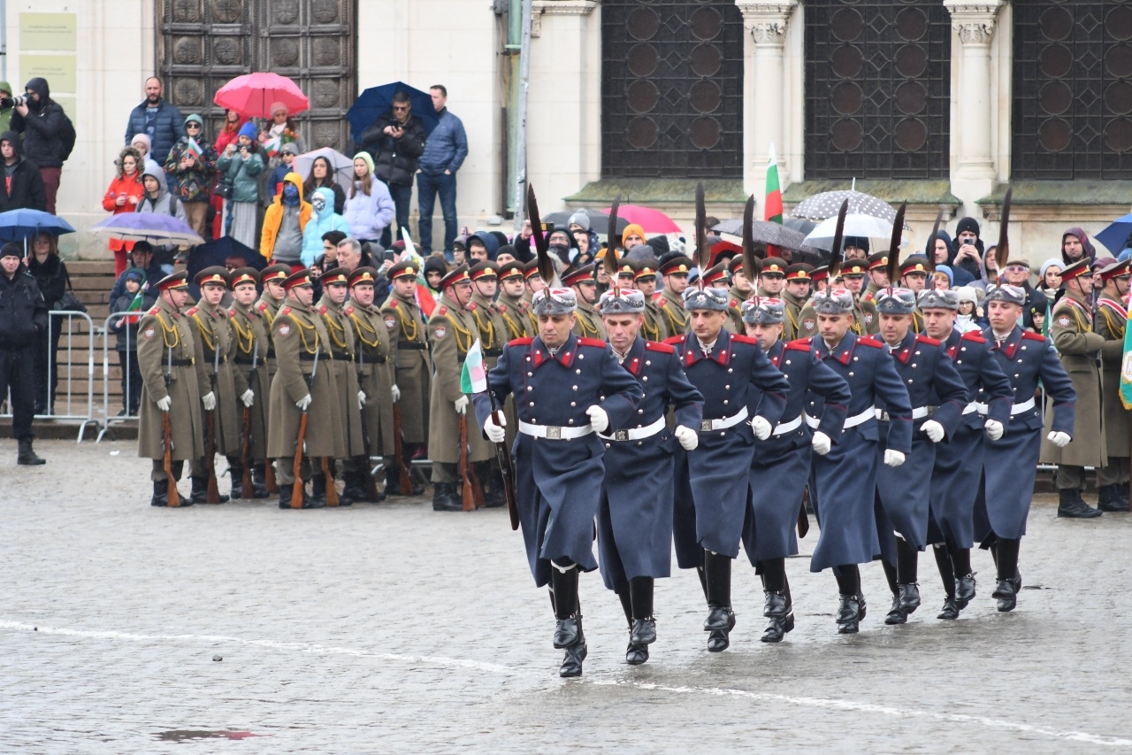Президентът Румен Радев и вицепрезидентът Илияна Йотова отдадоха почит на